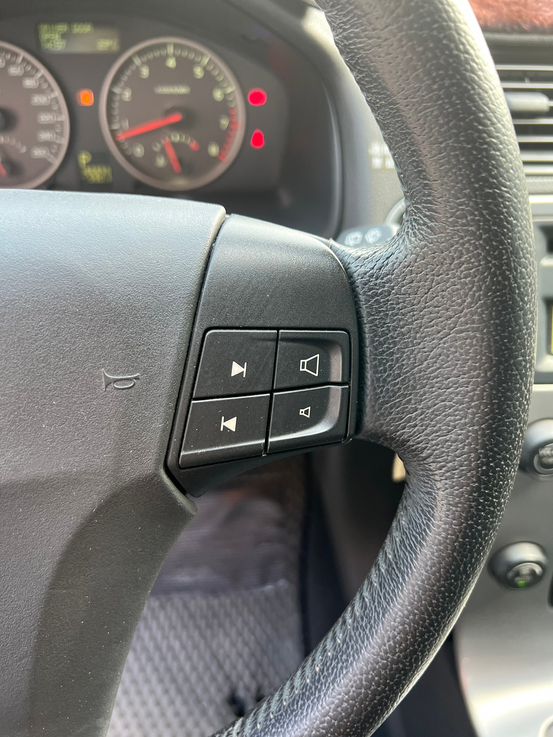 2005年VOLVO V50可車換車〃零元購車〃免頭期款〃可全額貸款〃超貸拿現金  第11張相片