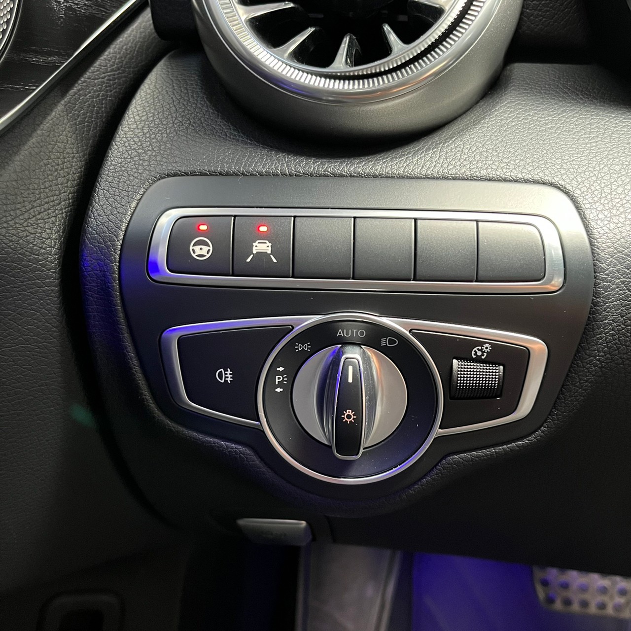 2019年MERCEDES BENZ C200可車換車〃零元購車〃免頭期款〃可全額貸款〃超貸拿現金  第13張相片