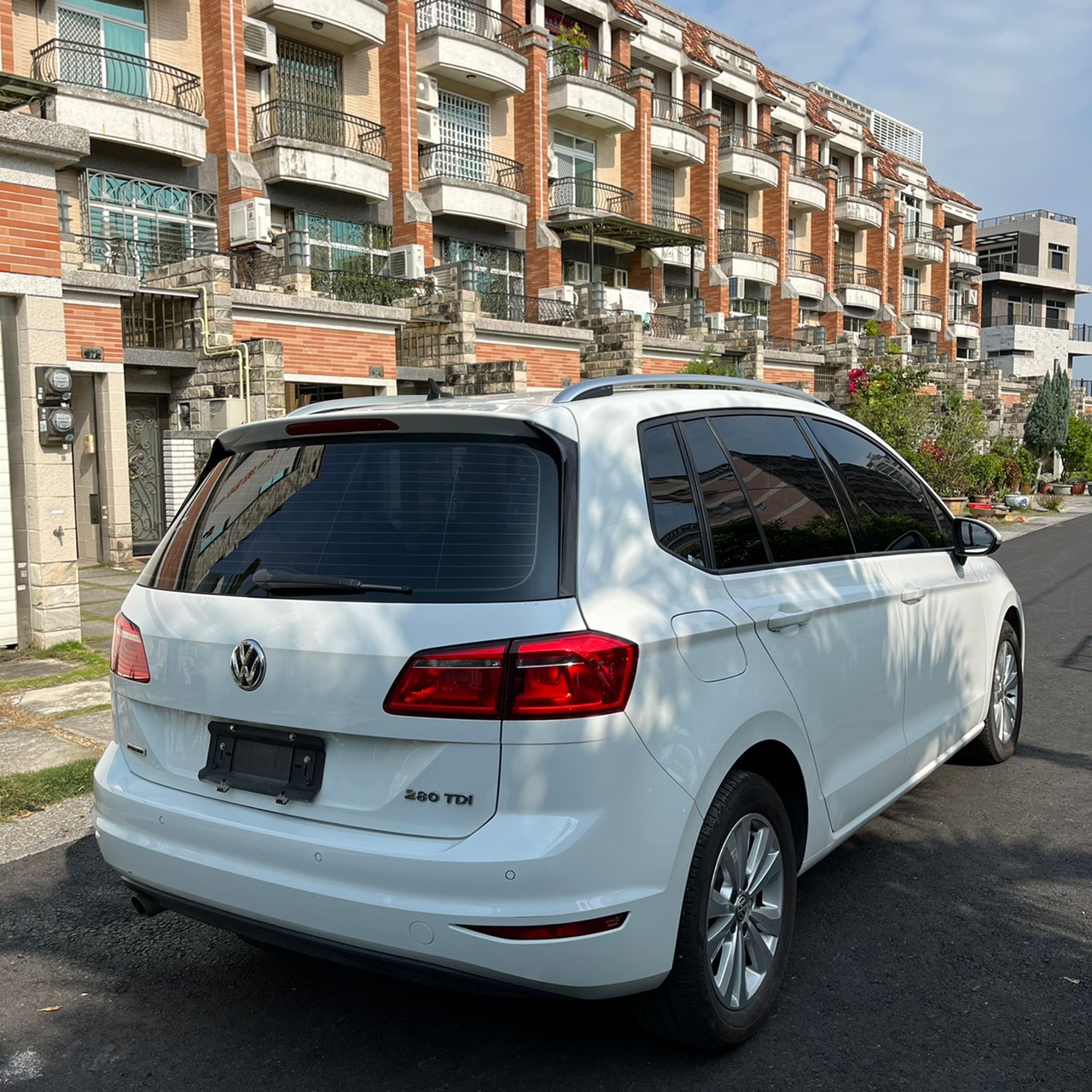 2016年VOLKSWAGEN SPORTSVAN可車換車〃零元購車〃免頭期款〃可全額貸款〃超貸拿現金  第5張相片