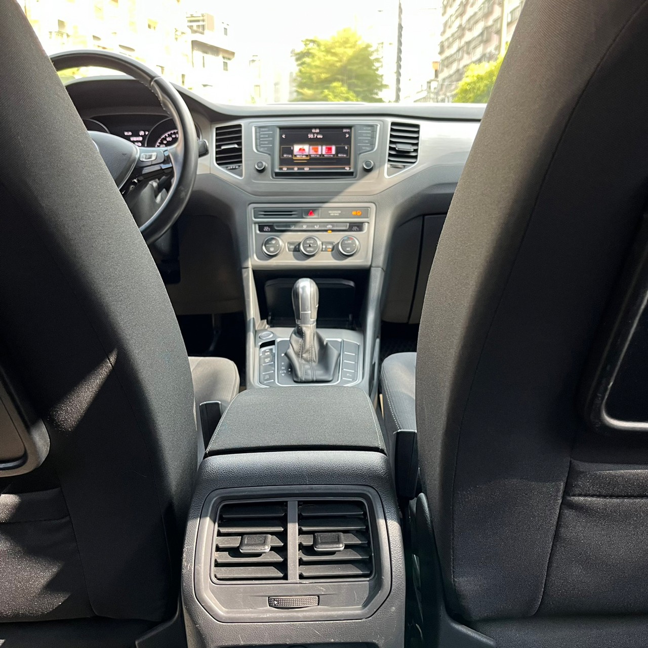 2016年VOLKSWAGEN SPORTSVAN可車換車〃零元購車〃免頭期款〃可全額貸款〃超貸拿現金  第17張相片