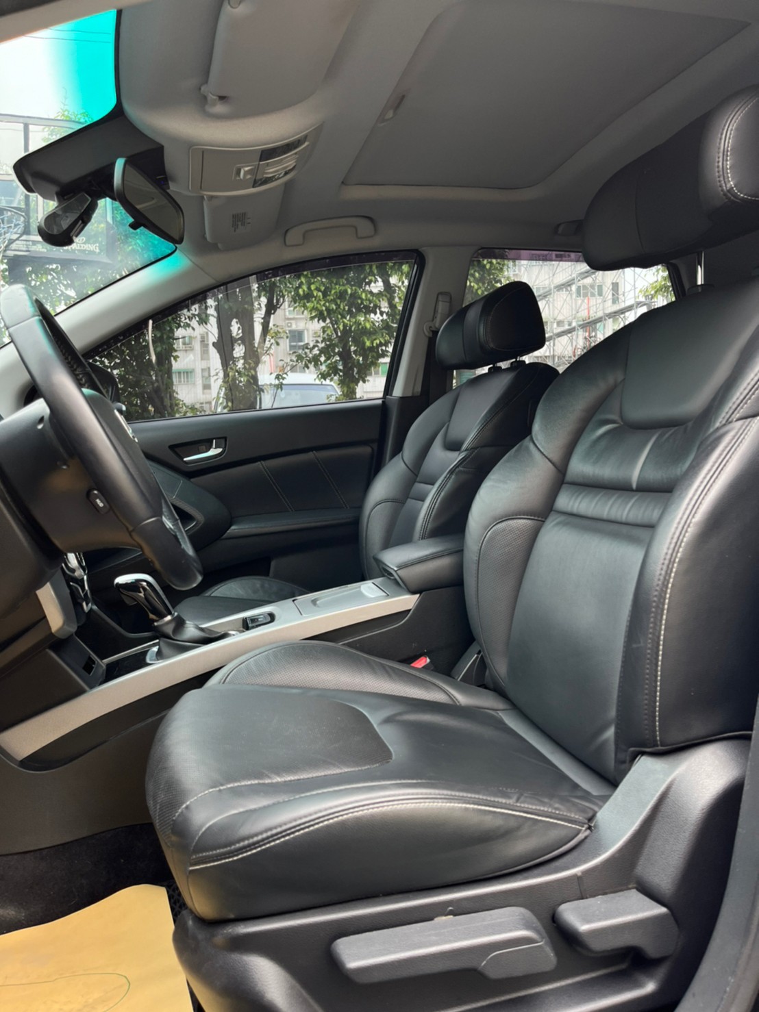 2014年LUXGEN U6 可車換車〃零元購車〃免頭期款〃可全額貸款〃超貸拿現金  第8張相片