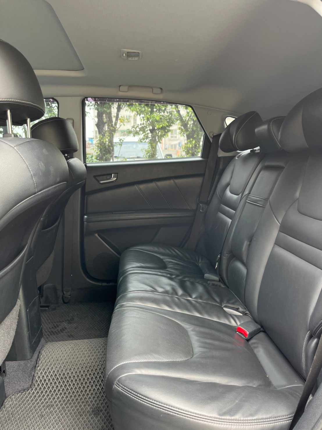2014年LUXGEN U6 可車換車〃零元購車〃免頭期款〃可全額貸款〃超貸拿現金  第11張相片