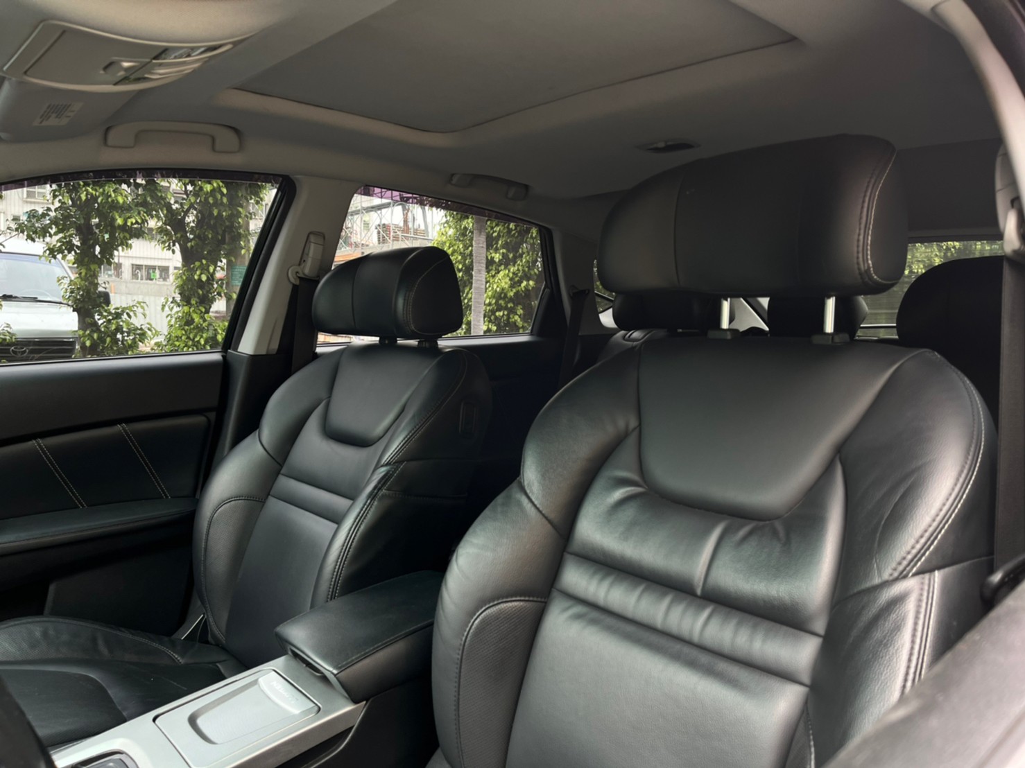 2014年LUXGEN U6 可車換車〃零元購車〃免頭期款〃可全額貸款〃超貸拿現金  第14張相片