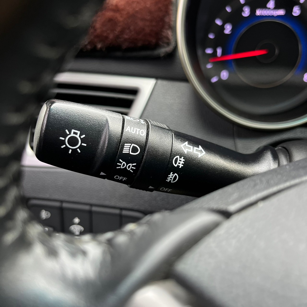 2013年HYUNDAI ELANTRA可車換車〃零元購車〃免頭期款〃可全額貸款〃超貸拿現金  第10張相片