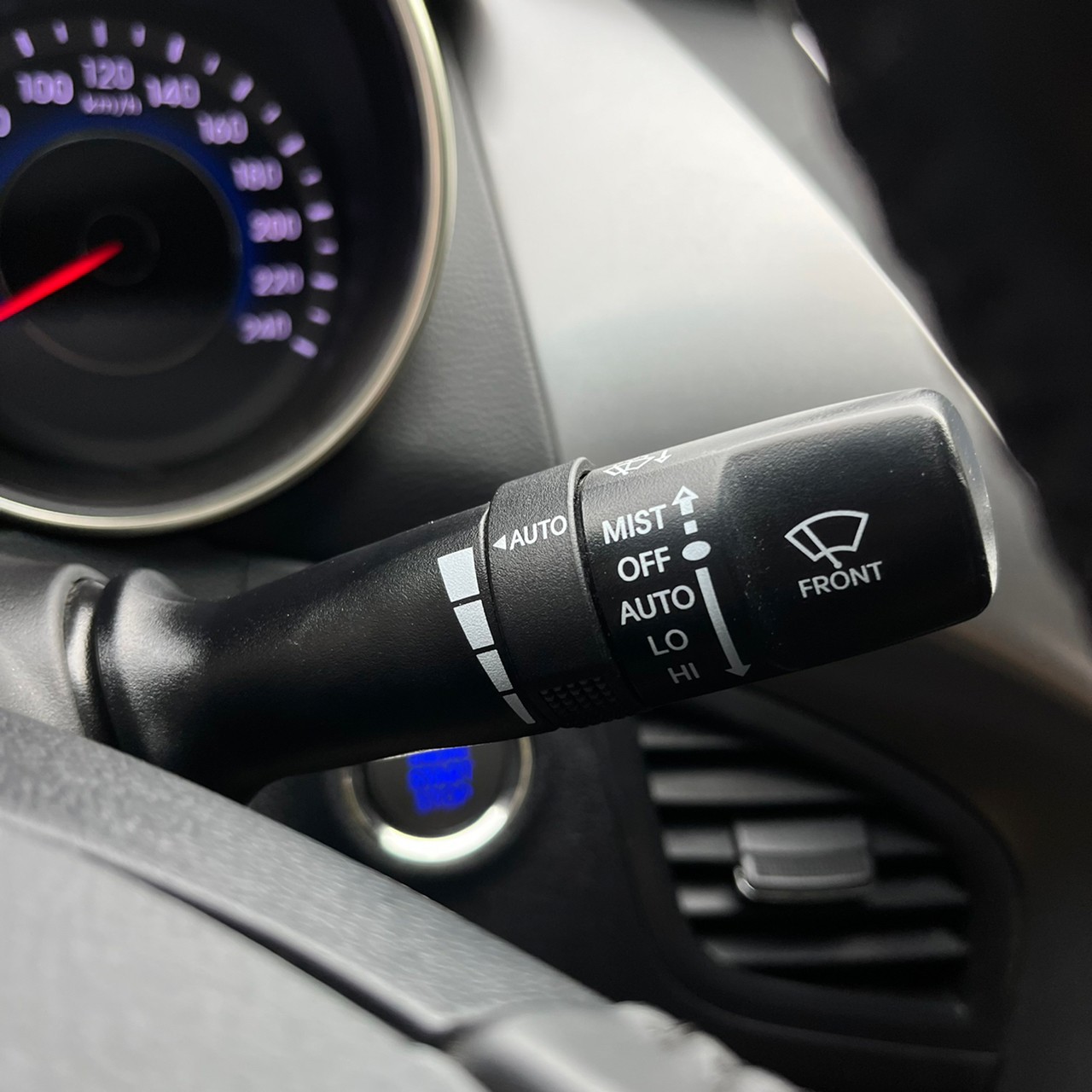 2013年HYUNDAI ELANTRA可車換車〃零元購車〃免頭期款〃可全額貸款〃超貸拿現金  第11張相片