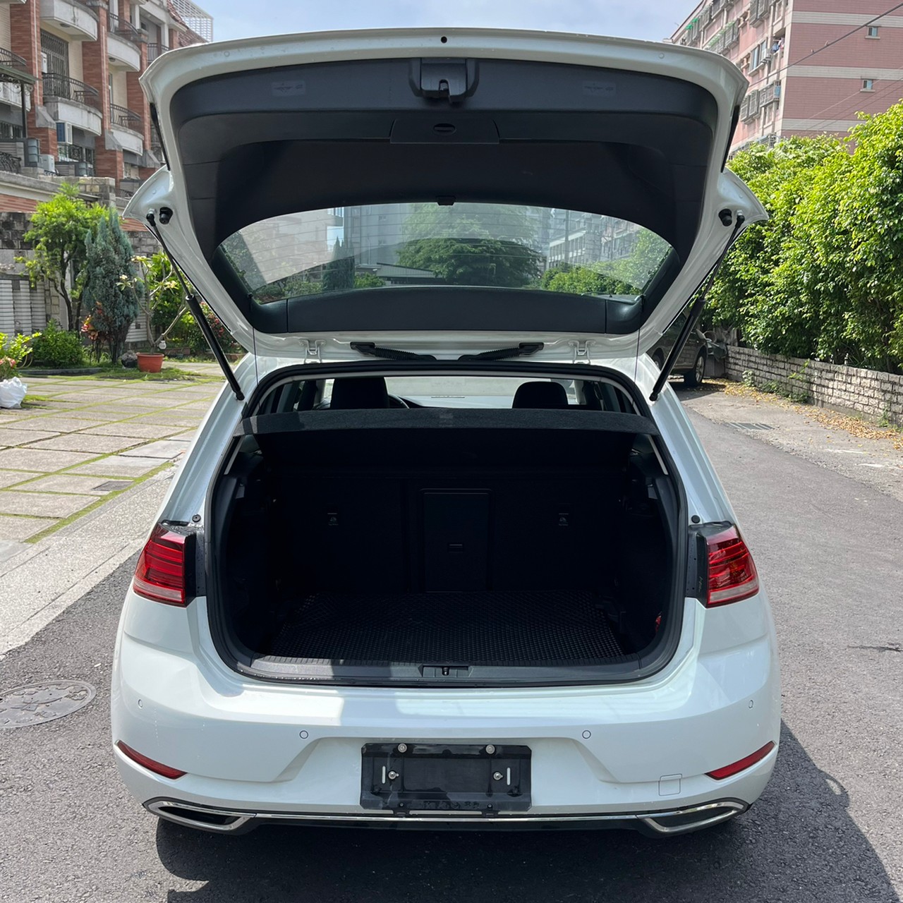 2018年VOLKSWAGEN GOLF可車換車〃零元購車〃免頭期款〃可全額貸款〃超貸拿現金  第6張相片