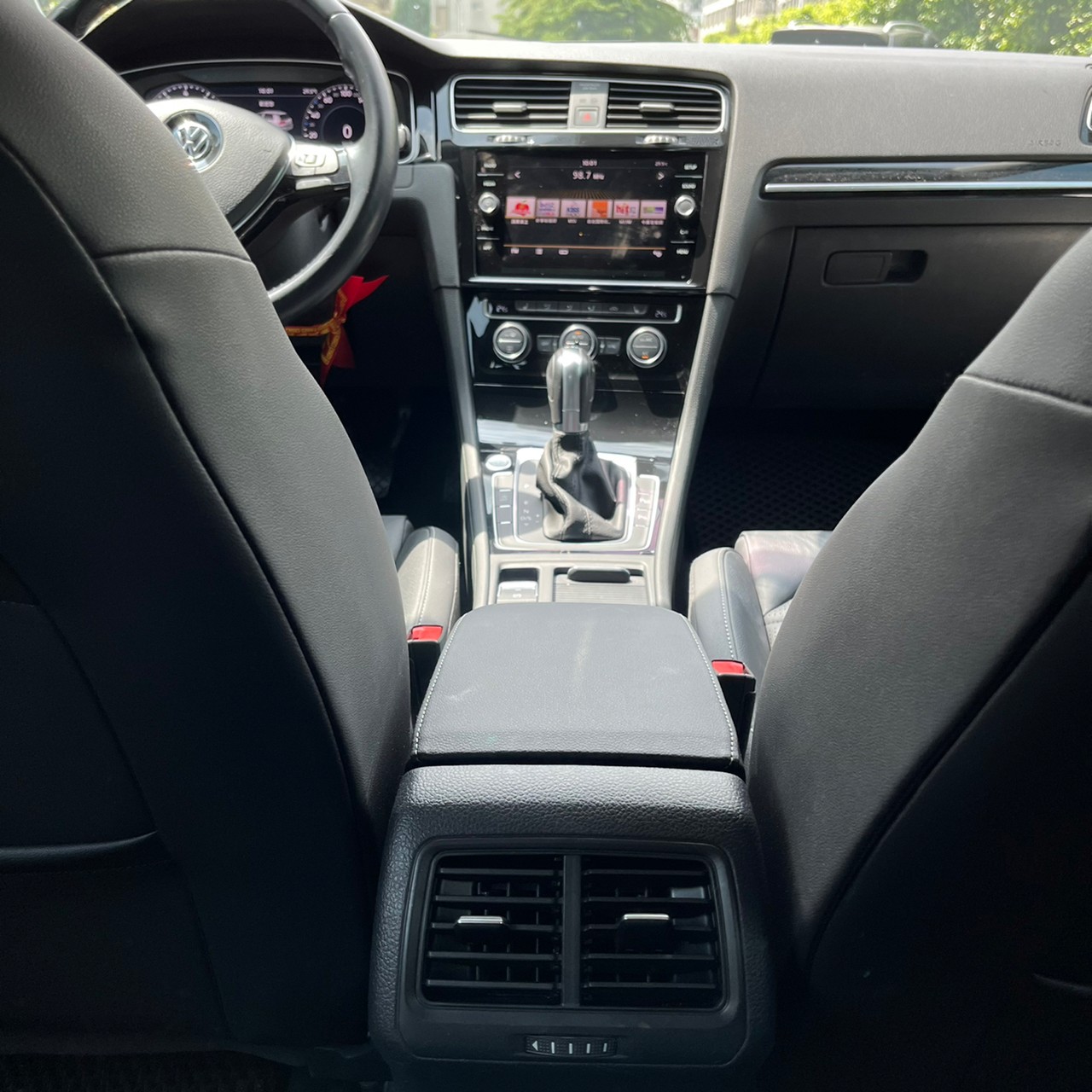 2018年VOLKSWAGEN GOLF可車換車〃零元購車〃免頭期款〃可全額貸款〃超貸拿現金  第16張相片