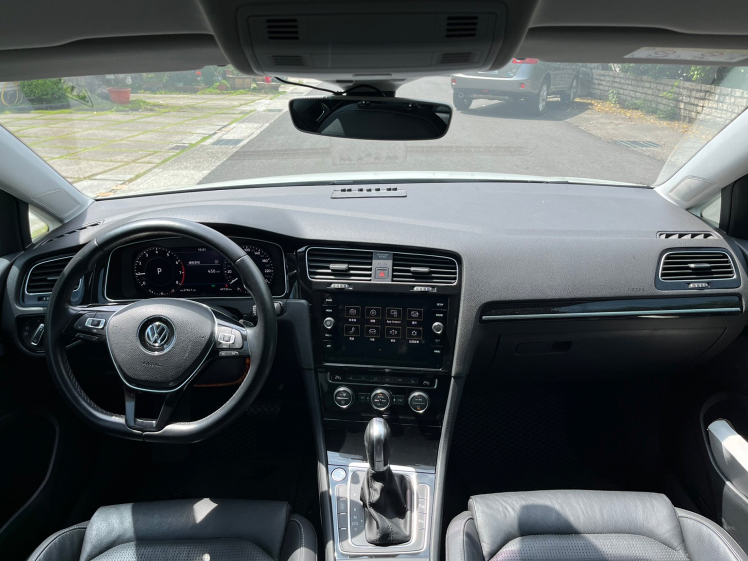 2018年VOLKSWAGEN GOLF可車換車〃零元購車〃免頭期款〃可全額貸款〃超貸拿現金  第17張相片