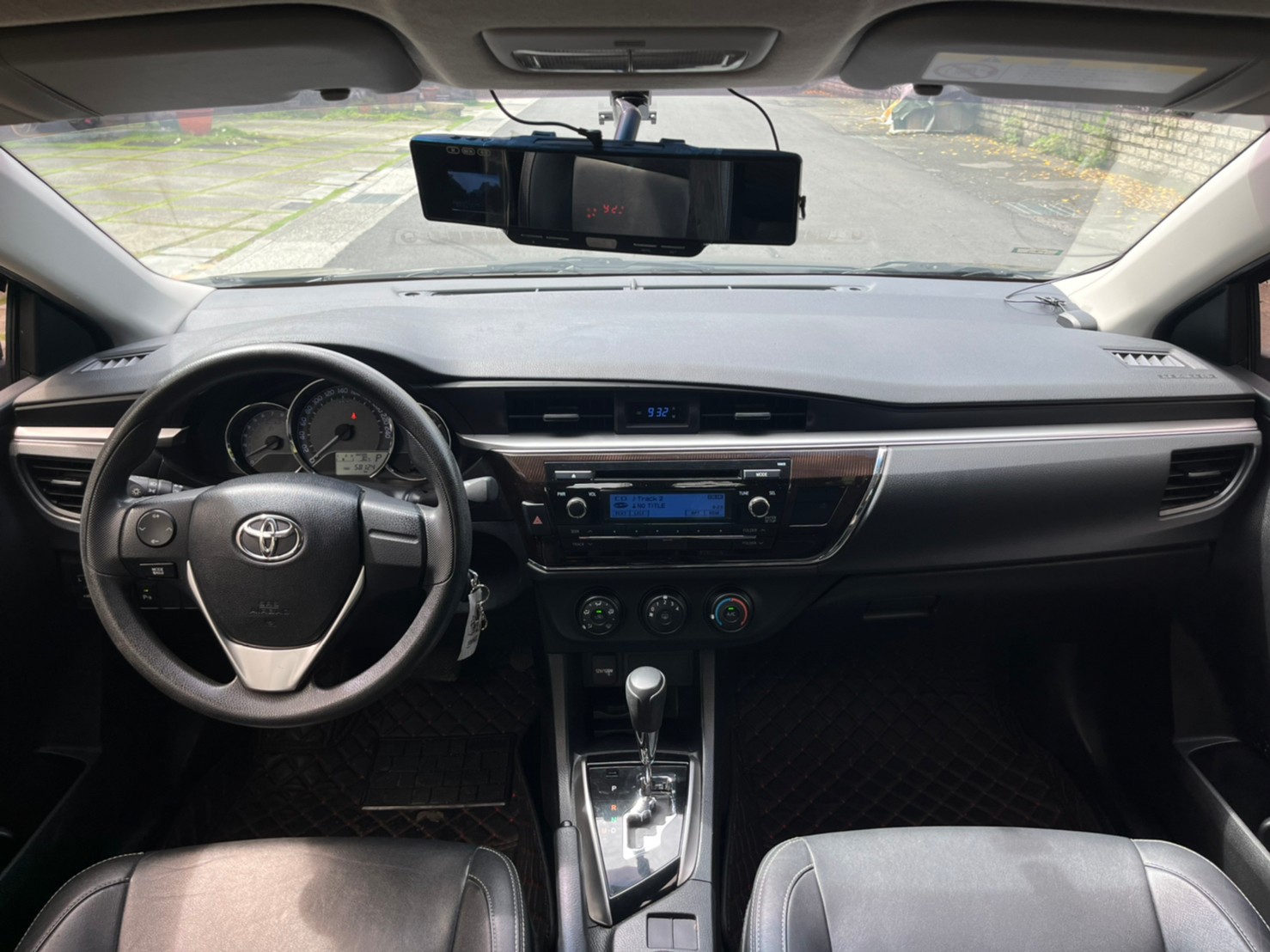 2015年TOYOTA ALTIS可車換車〃零元購車〃免頭期款〃可全額貸款〃超貸拿現金  第12張相片