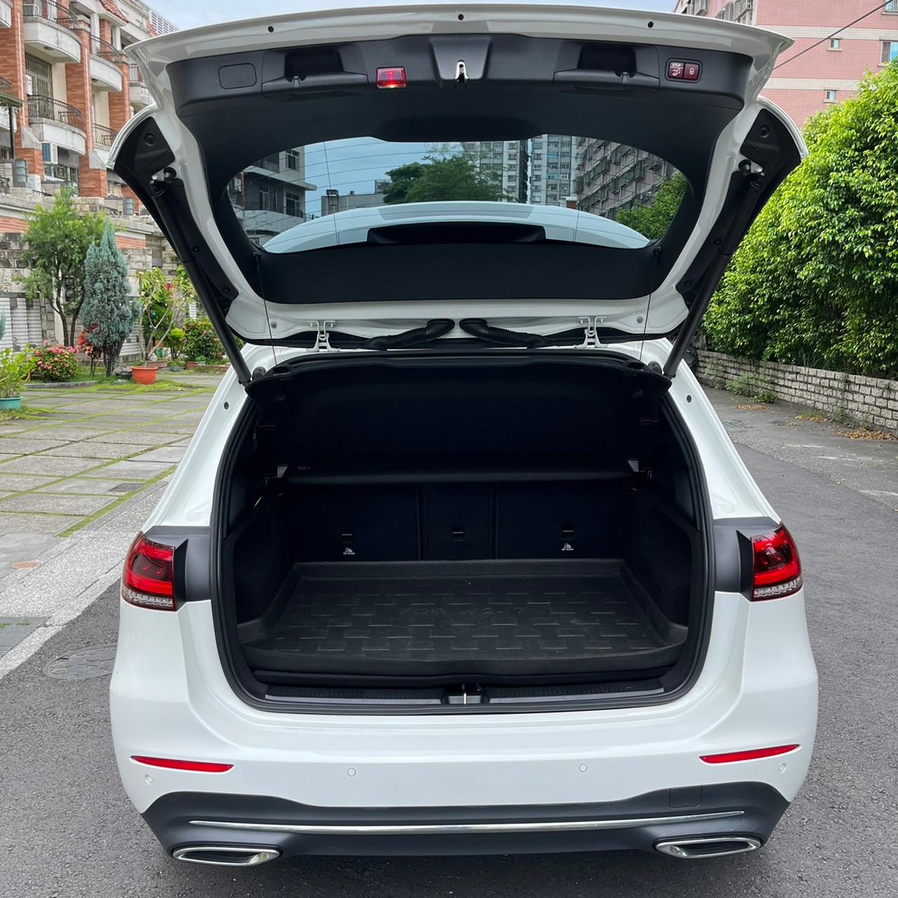2020年MERCEDES BENZ B180可車換車〃零元購車〃免頭期款〃可全額貸款〃超貸拿現金  第7張相片