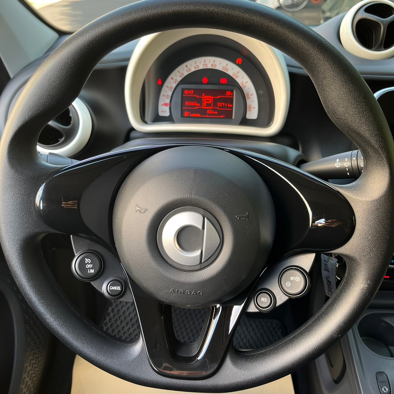 2018年SMART FORFOUR可車換車〃零元購車〃免頭期款〃可全額貸款〃超貸拿現金  第13張相片