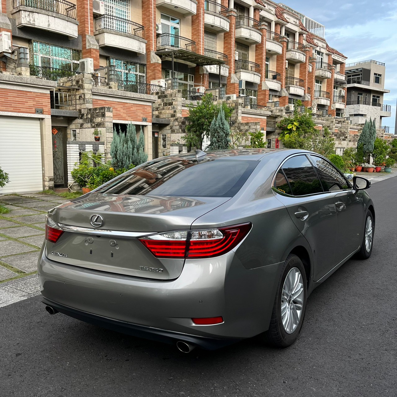 2015年LEXUS ES250可車換車〃零元購車〃免頭期款〃可全額貸款〃超貸拿現金  第5張相片