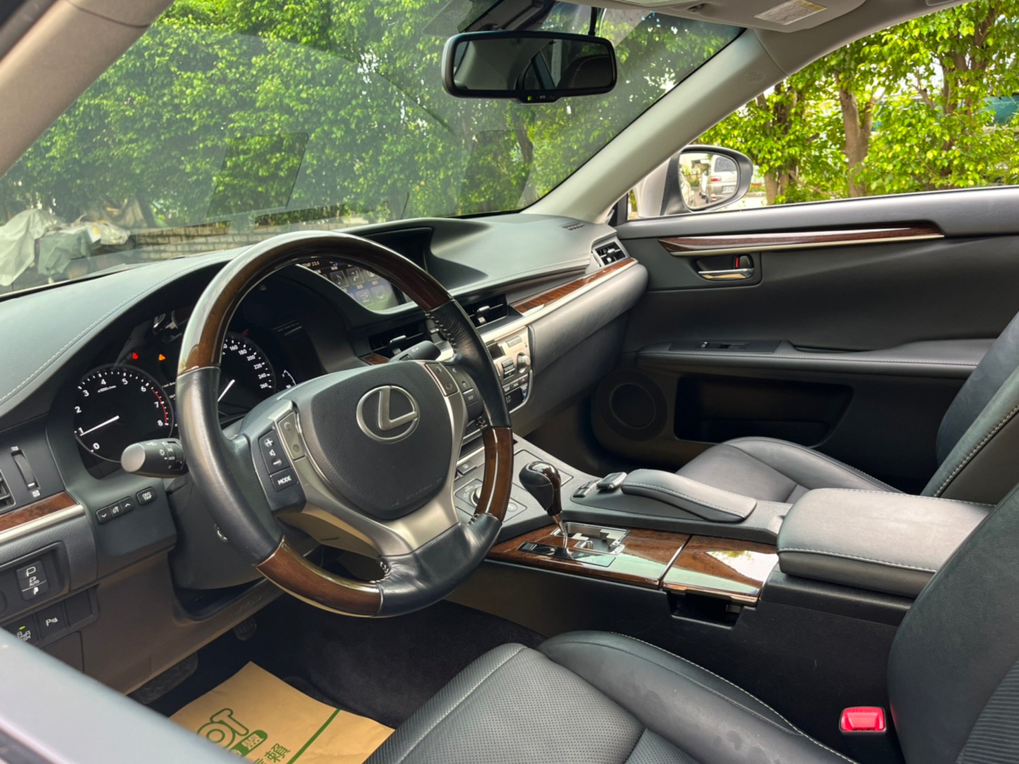 2015年LEXUS ES250可車換車〃零元購車〃免頭期款〃可全額貸款〃超貸拿現金  第13張相片