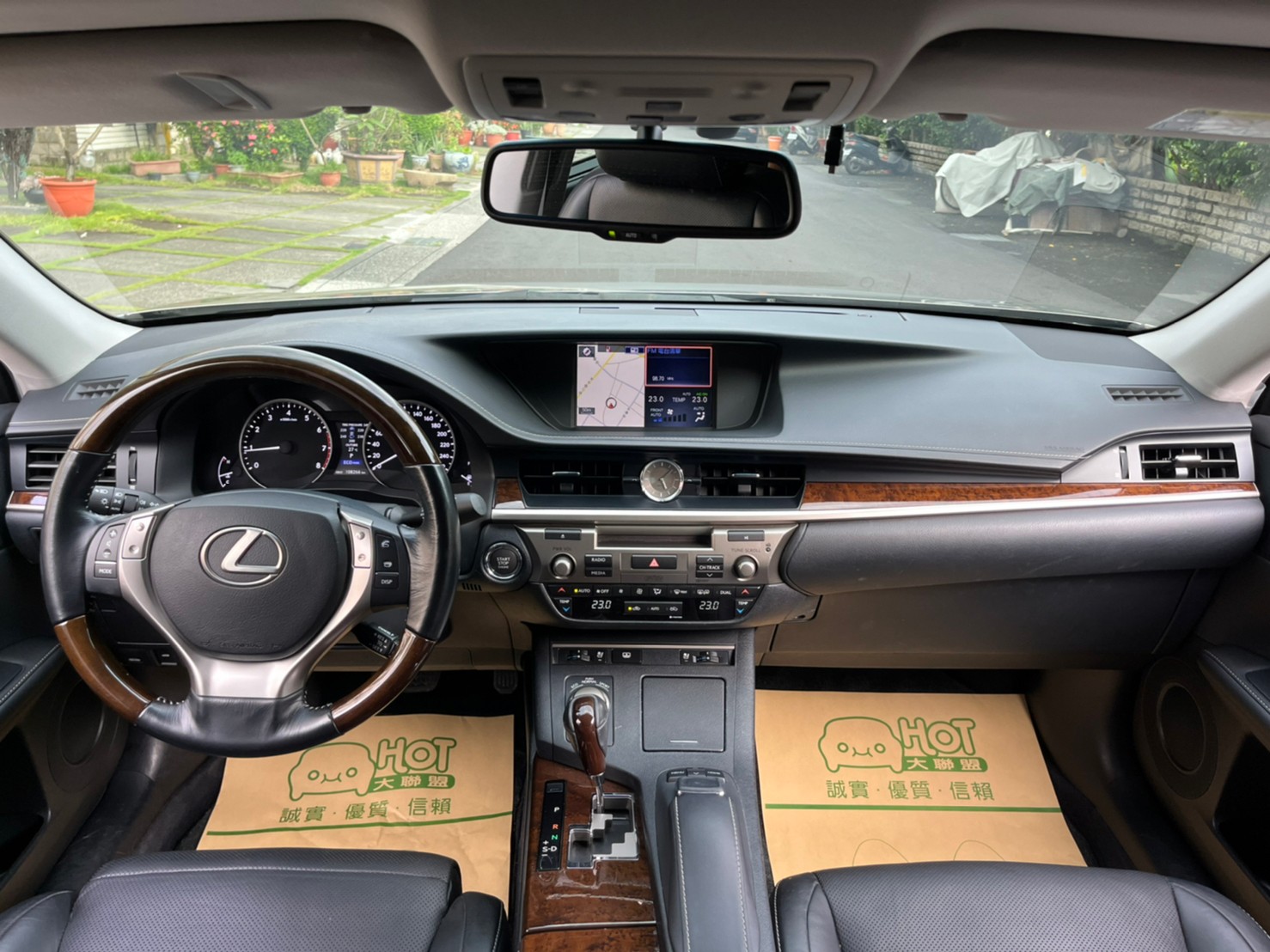 2015年LEXUS ES250可車換車〃零元購車〃免頭期款〃可全額貸款〃超貸拿現金  第16張相片