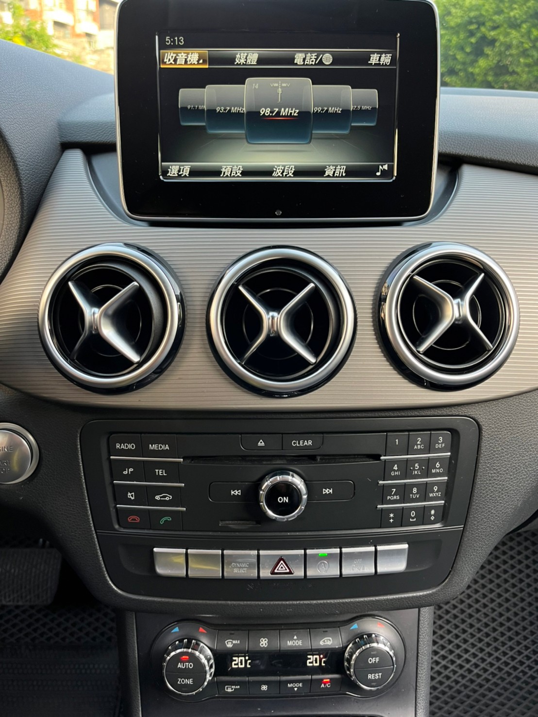 2015年MERCEDES BENZ B180可車換車〃零元購車〃免頭期款〃可全額貸款〃超貸拿現金〃車險辦理  第9張相片