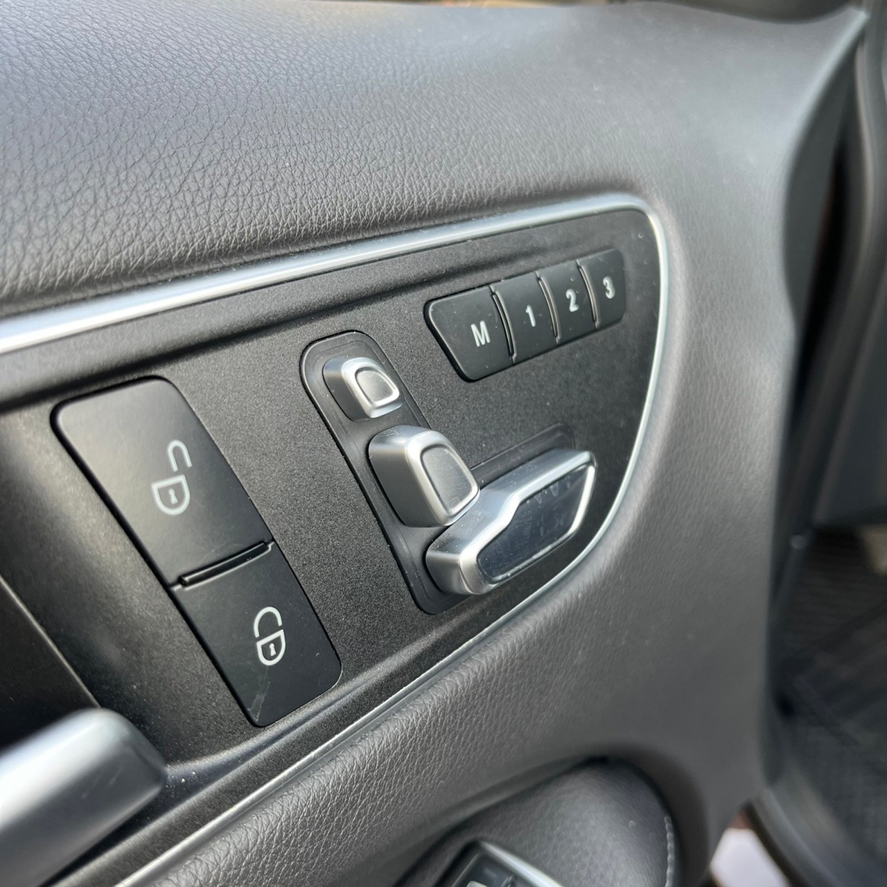 2015年MERCEDES BENZ B180可車換車〃零元購車〃免頭期款〃可全額貸款〃超貸拿現金〃車險辦理  第12張相片