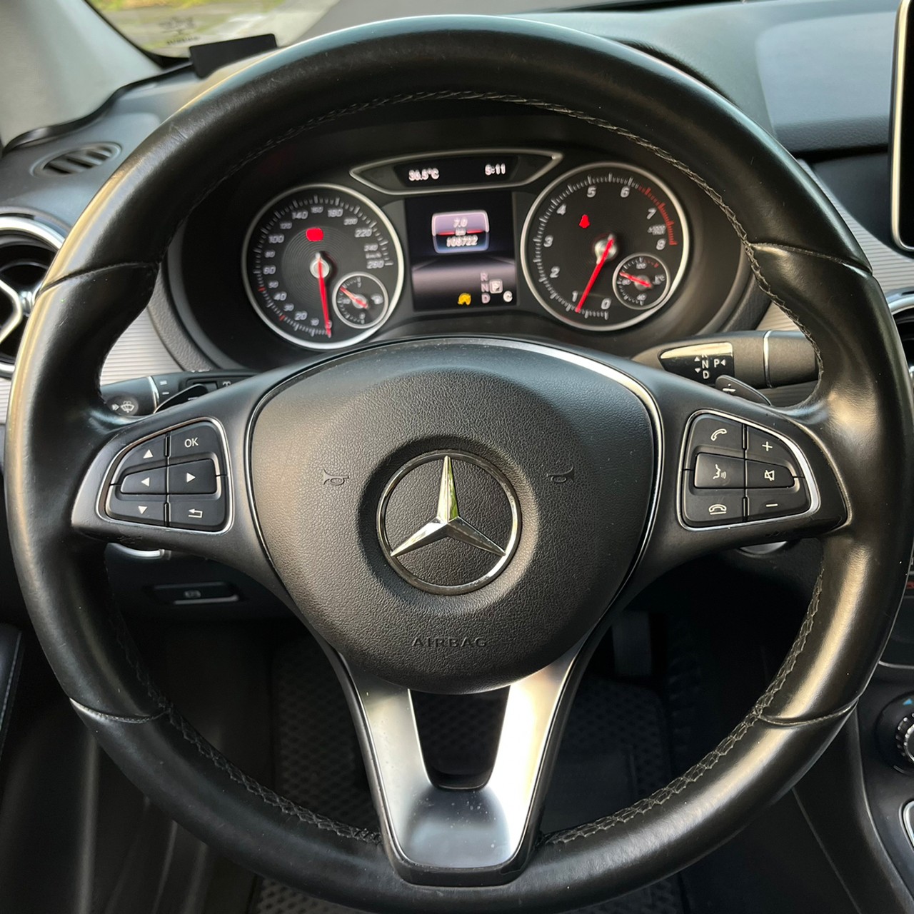 2015年MERCEDES BENZ B180可車換車〃零元購車〃免頭期款〃可全額貸款〃超貸拿現金〃車險辦理  第16張相片