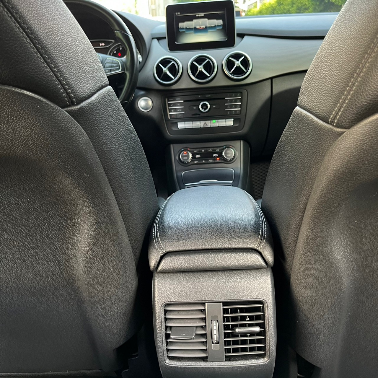 2015年MERCEDES BENZ B180可車換車〃零元購車〃免頭期款〃可全額貸款〃超貸拿現金〃車險辦理  第18張相片