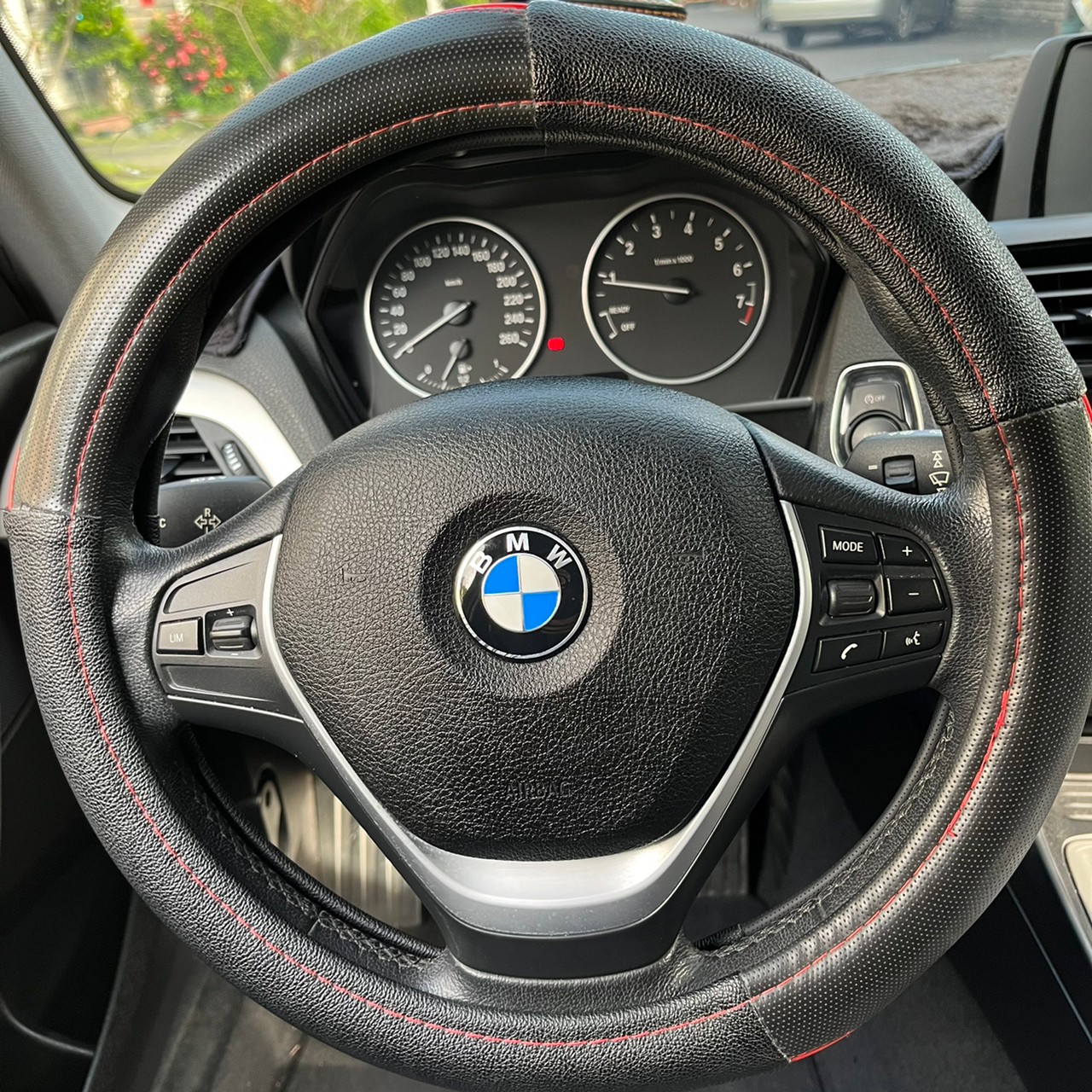 2015年BMW 116I可車換車〃零元購車〃免頭期款〃可全額貸款〃超貸拿現金〃車險代辦  第12張相片