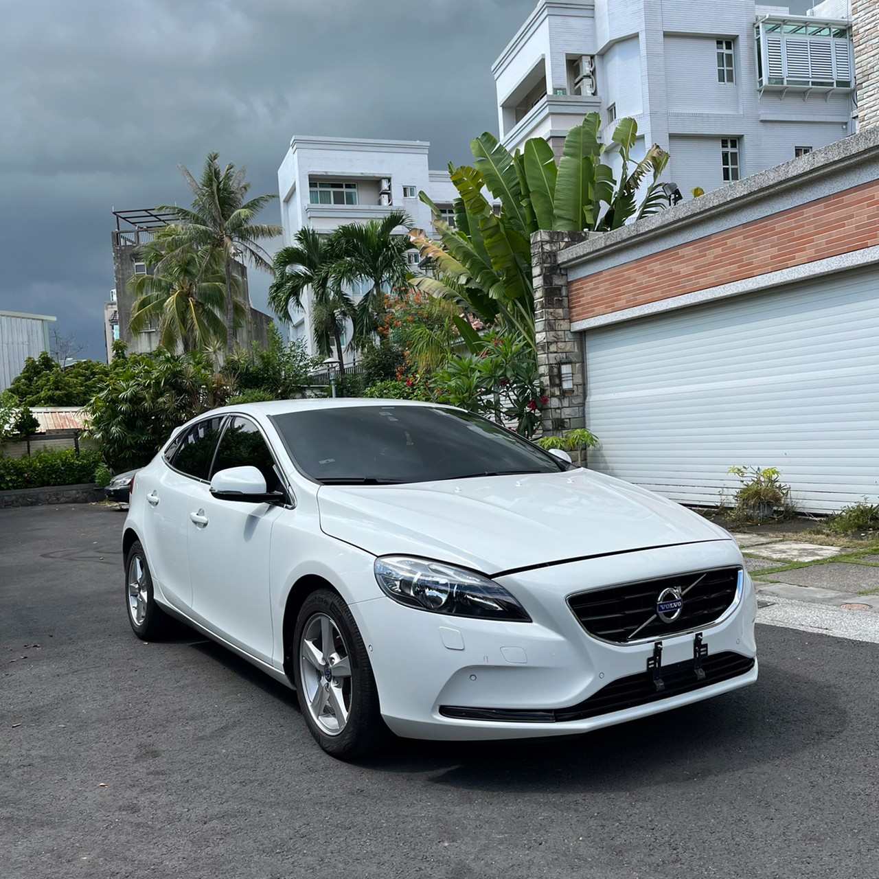 2013年VOLVO V40可車換車〃零元購車〃免頭期款〃可全額貸款〃超貸拿現金〃車險辦理  第3張相片