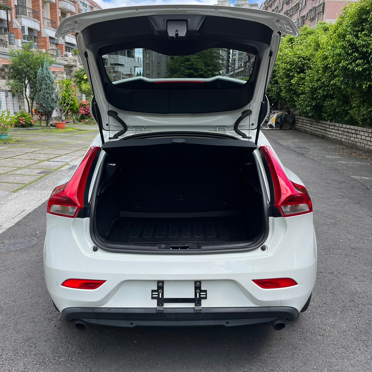 2013年VOLVO V40可車換車〃零元購車〃免頭期款〃可全額貸款〃超貸拿現金〃車險辦理  第7張相片