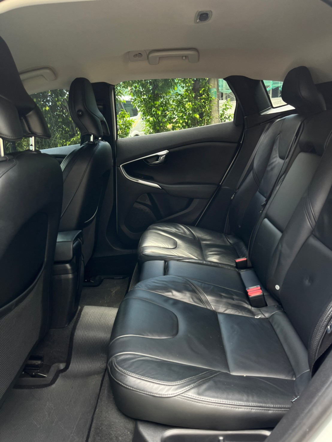 2013年VOLVO V40可車換車〃零元購車〃免頭期款〃可全額貸款〃超貸拿現金〃車險辦理  第9張相片