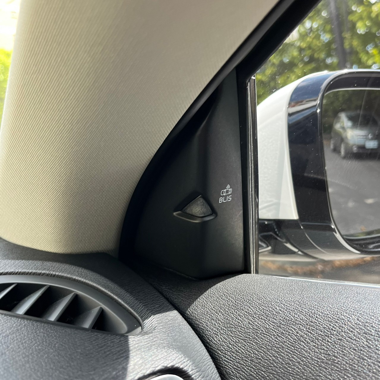 2013年VOLVO V40可車換車〃零元購車〃免頭期款〃可全額貸款〃超貸拿現金〃車險辦理  第11張相片