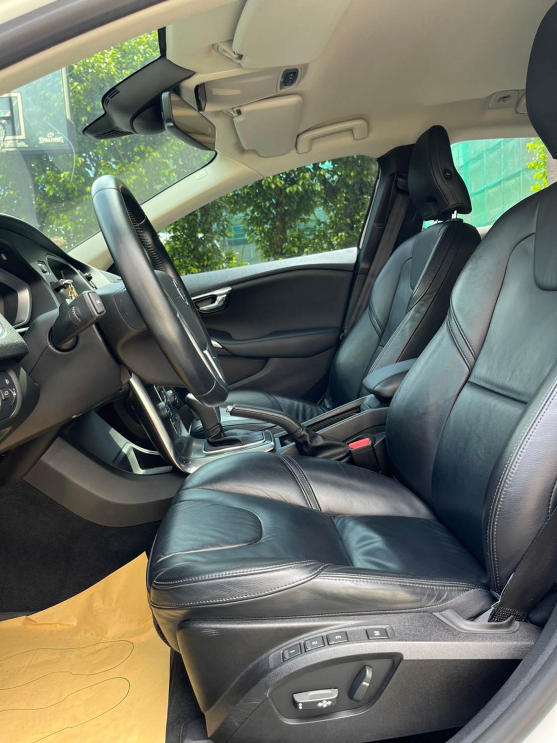 2013年VOLVO V40可車換車〃零元購車〃免頭期款〃可全額貸款〃超貸拿現金〃車險辦理  第13張相片