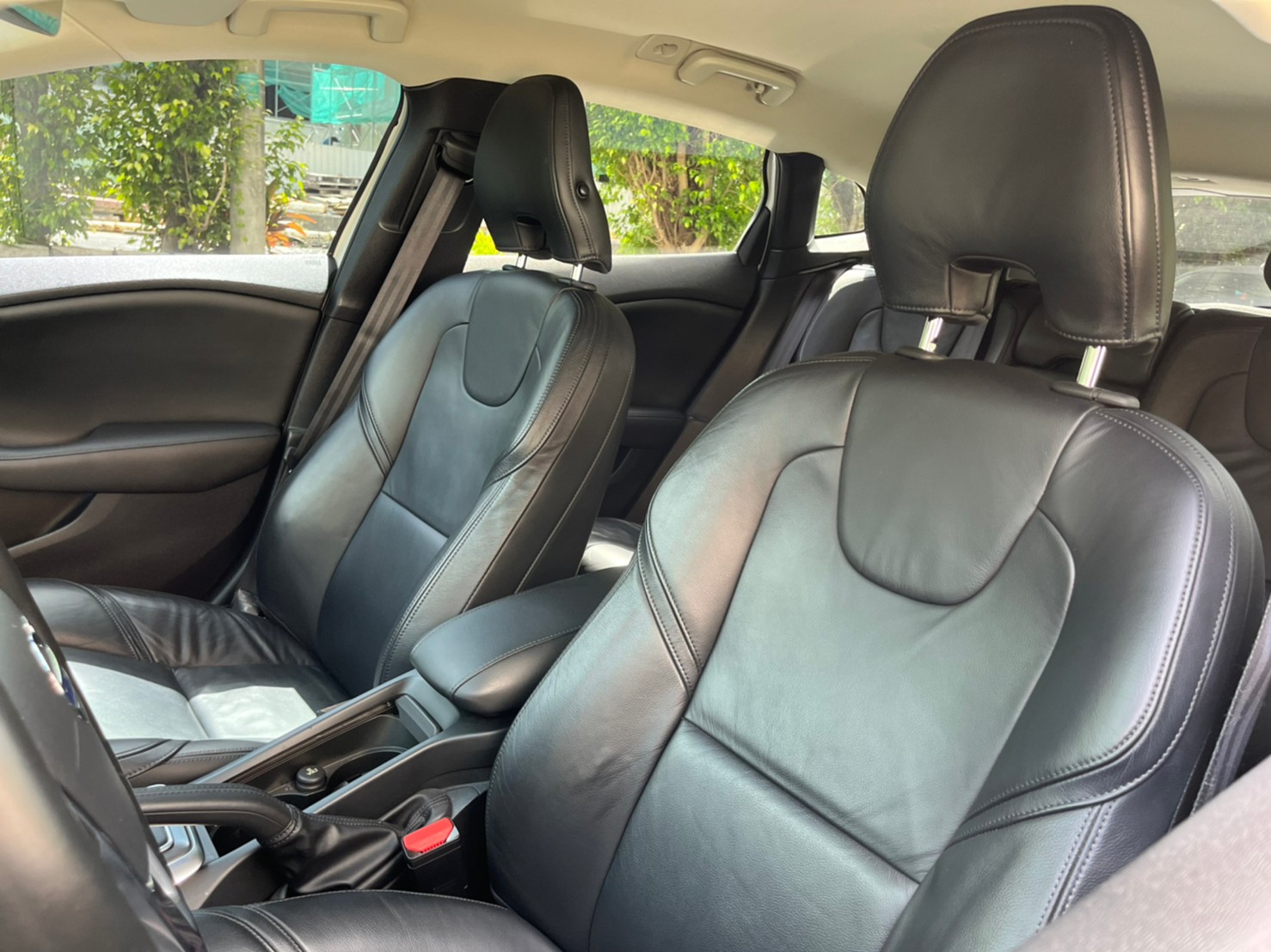 2013年VOLVO V40可車換車〃零元購車〃免頭期款〃可全額貸款〃超貸拿現金〃車險辦理  第16張相片