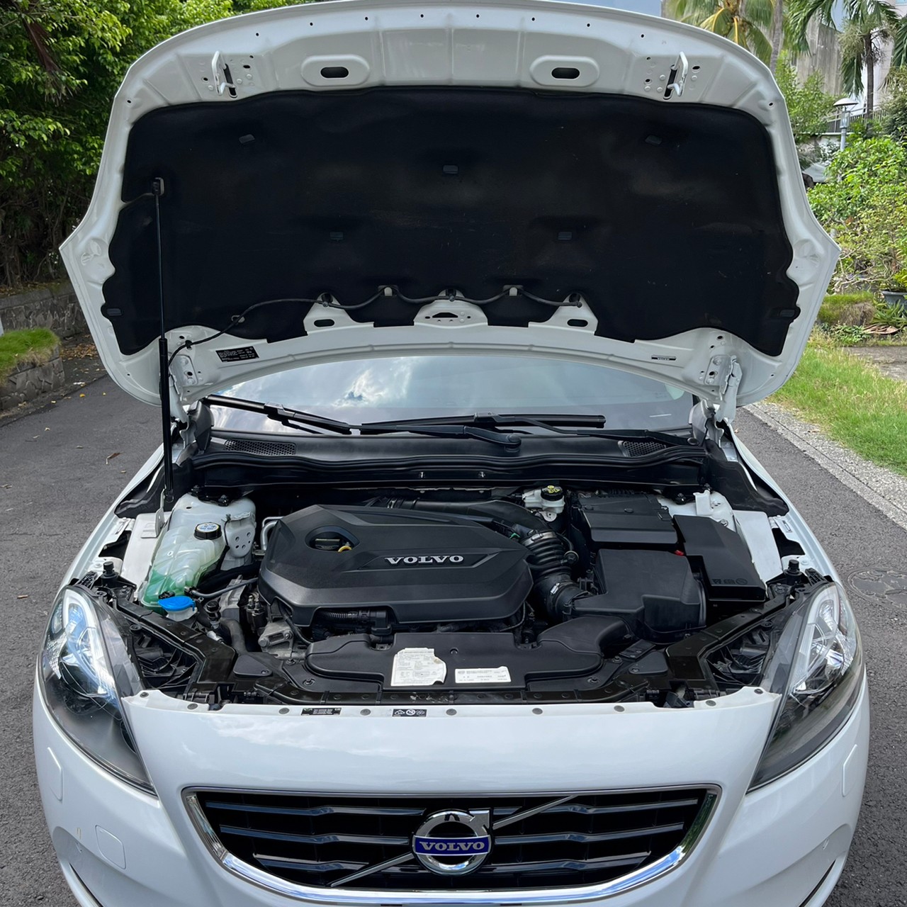 2013年VOLVO V40可車換車〃零元購車〃免頭期款〃可全額貸款〃超貸拿現金〃車險辦理  第17張相片