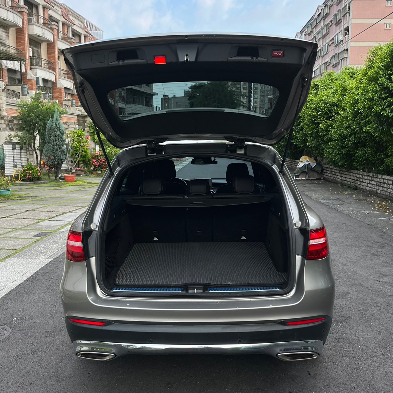 2019年MERCEDES BENZ GLC250 4MATIC可車換車〃零元購車〃免頭期款〃可全額貸款〃超貸拿現金〃車險辦理  第7張相片