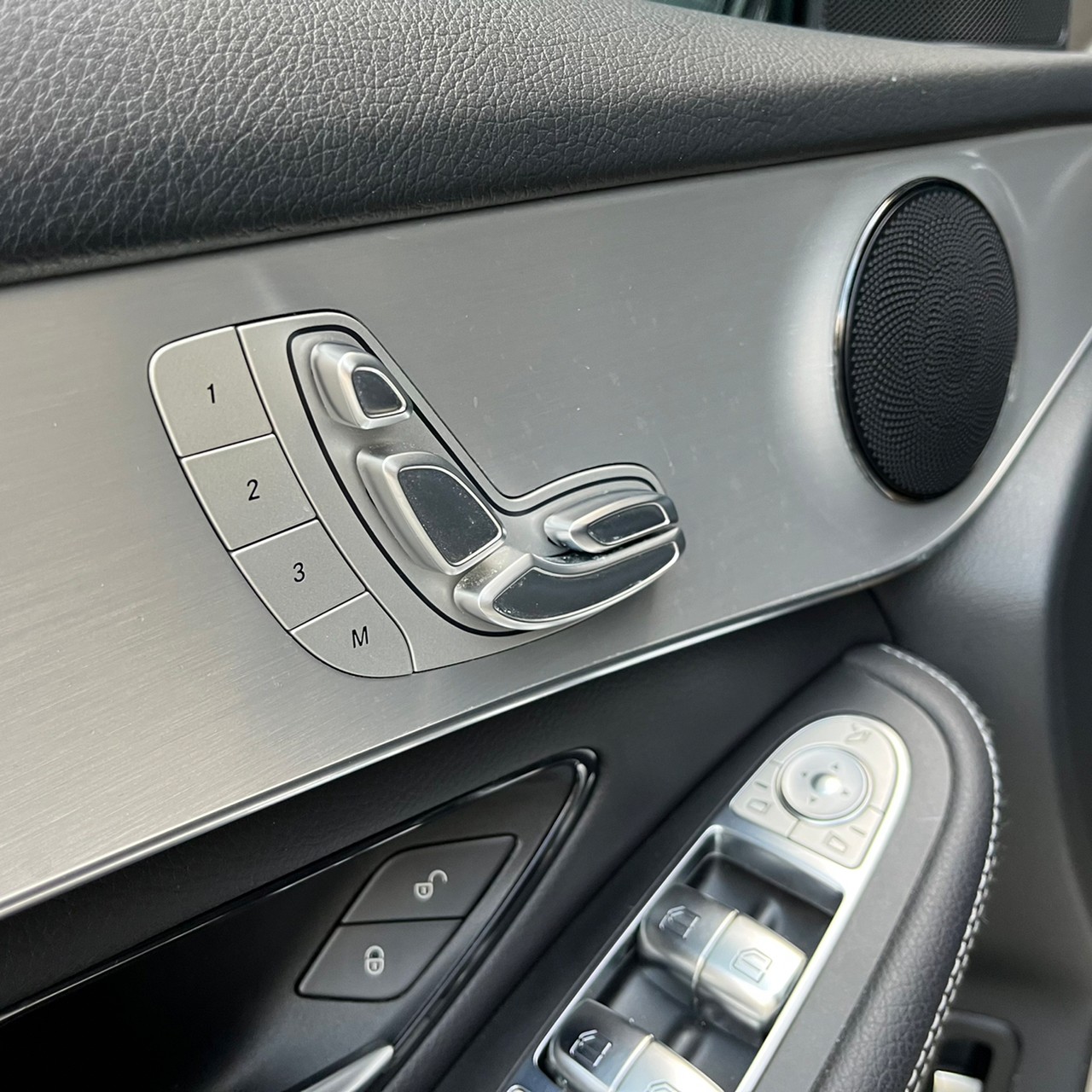 2019年MERCEDES BENZ GLC250 4MATIC可車換車〃零元購車〃免頭期款〃可全額貸款〃超貸拿現金〃車險辦理  第9張相片