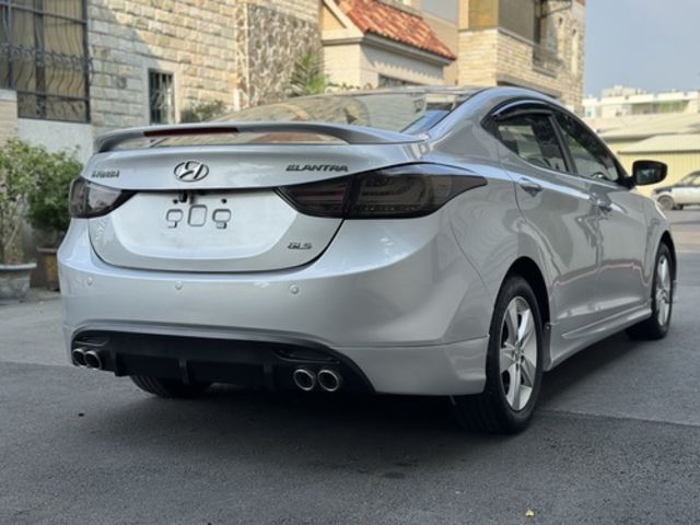 HYUNDAI現代 ELANTRA  第3張相片