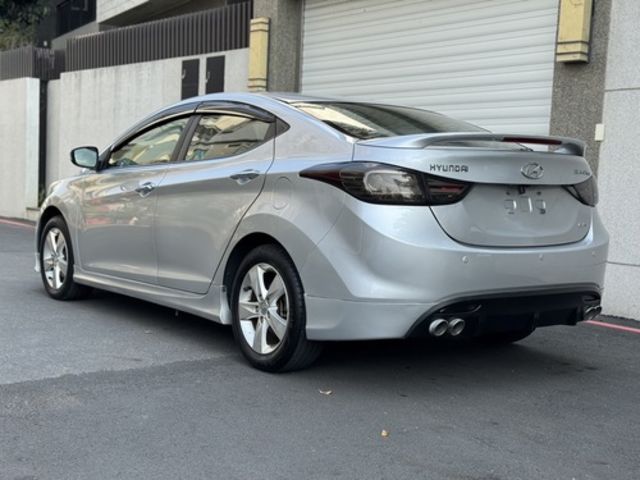 HYUNDAI現代 ELANTRA  第4張相片