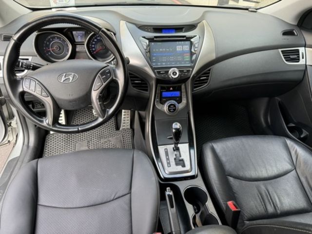 HYUNDAI現代 ELANTRA  第9張相片