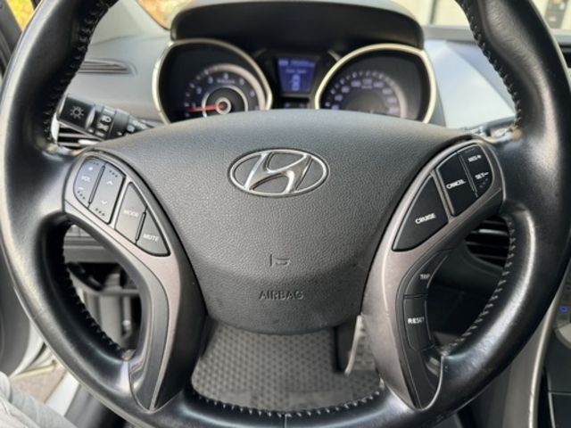 HYUNDAI現代 ELANTRA  第12張相片