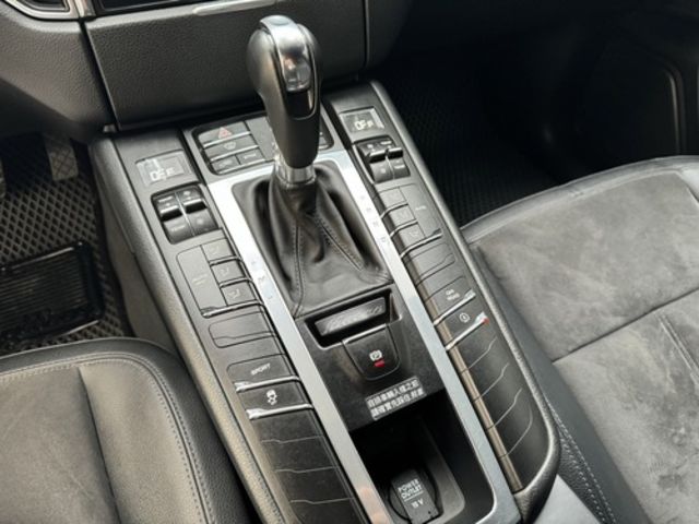 PORSCHE保時捷 MACAN  第11張相片