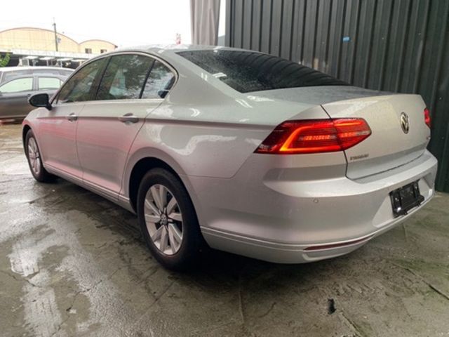 VOLKSWAGEN福斯 PASSAT  第3張相片