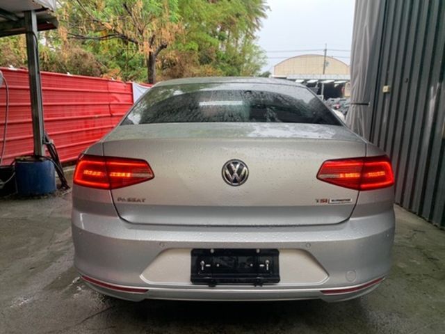 VOLKSWAGEN福斯 PASSAT  第4張相片