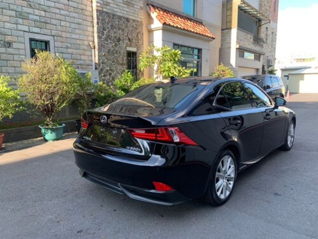 LEXUS凌志 IS 300H  第2張相片