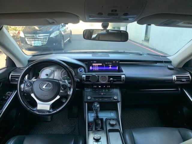 LEXUS凌志 IS 300H  第5張相片