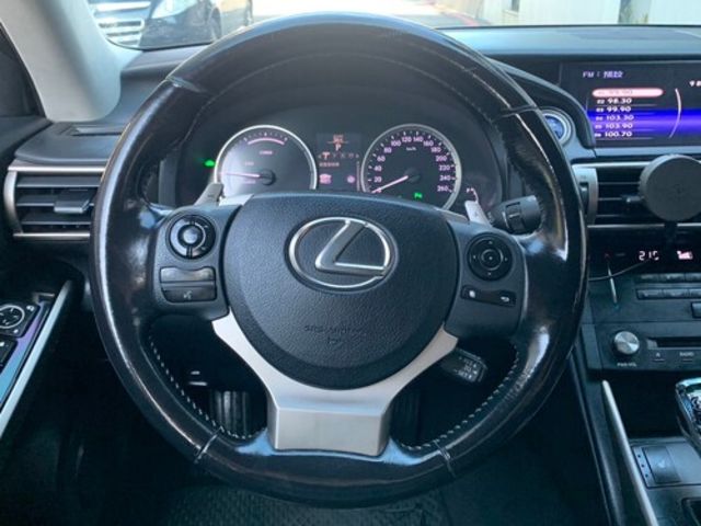 LEXUS凌志 IS 300H  第9張相片