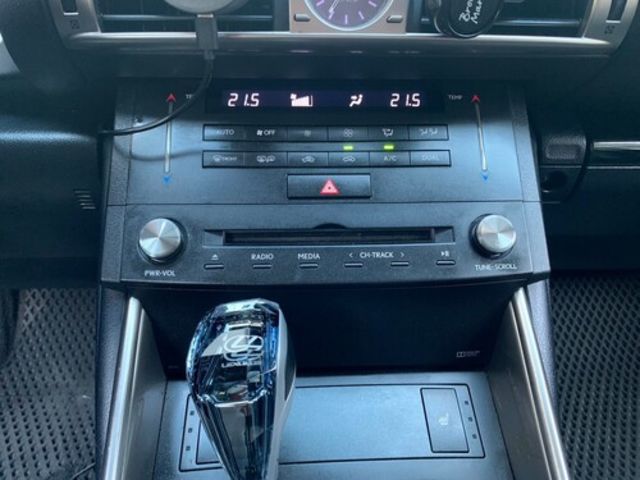 LEXUS凌志 IS 300H  第11張相片