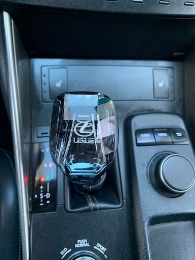 LEXUS凌志 IS 300H  第12張相片
