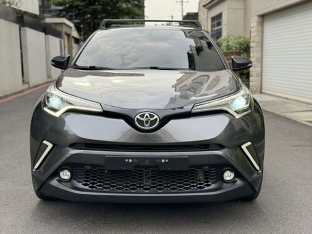 TOYOTA豐田 C-HR  第2張相片