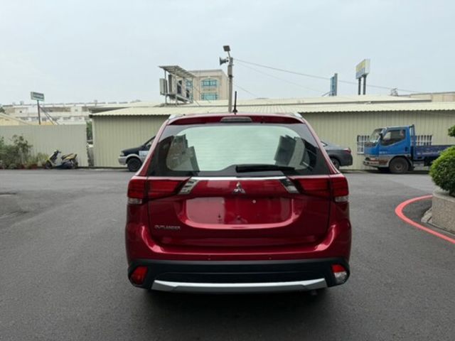 MITSUBISHI三菱 OUTLANDER  第4張相片