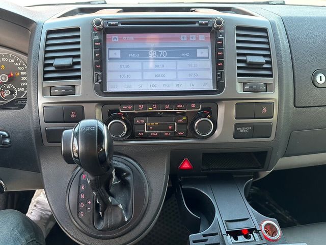 VOLKSWAGEN福斯 T5 CARAVELLE  第8張相片