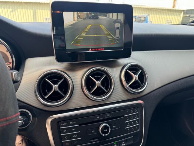 M-BENZ賓士 CLA220 CDI  第13張相片