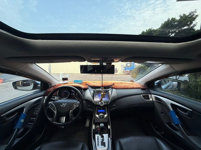 HYUNDAI現代 ELANTRA  第9張相片