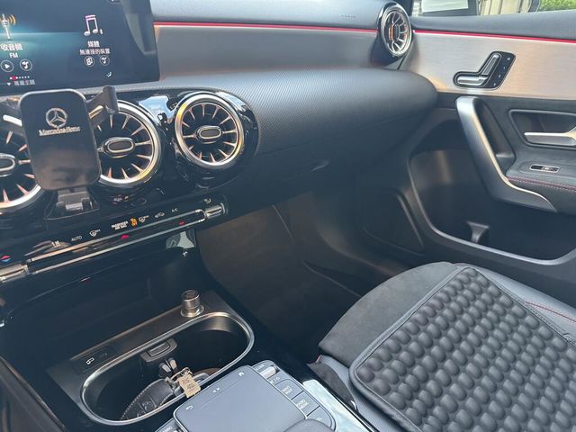 M-BENZ賓士 A180  第17張相片